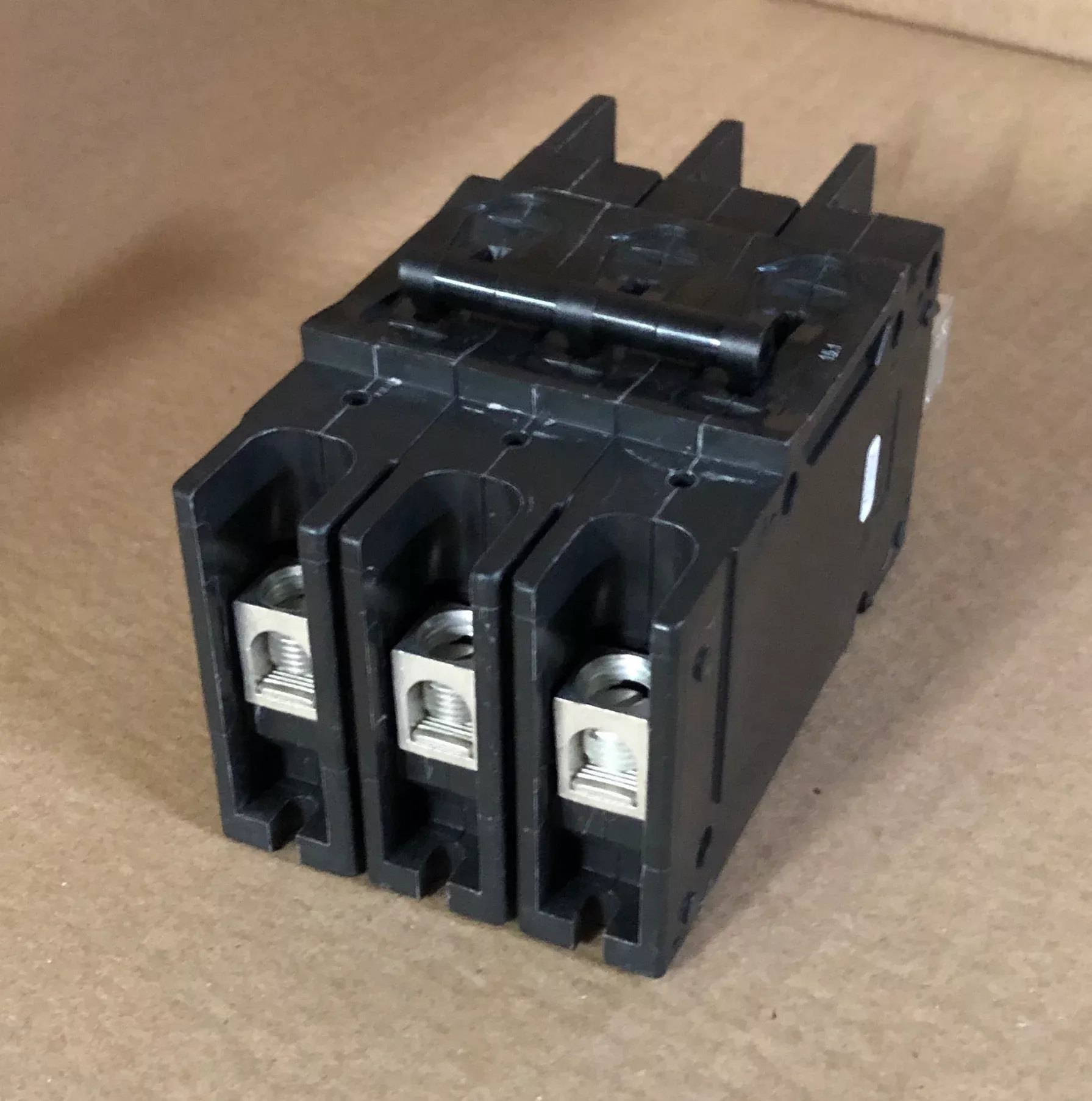 3 Pole 151 A 219 Multi-Pole Series Hyd Mag Cir Brkr Protector/For Manual Controller Applications