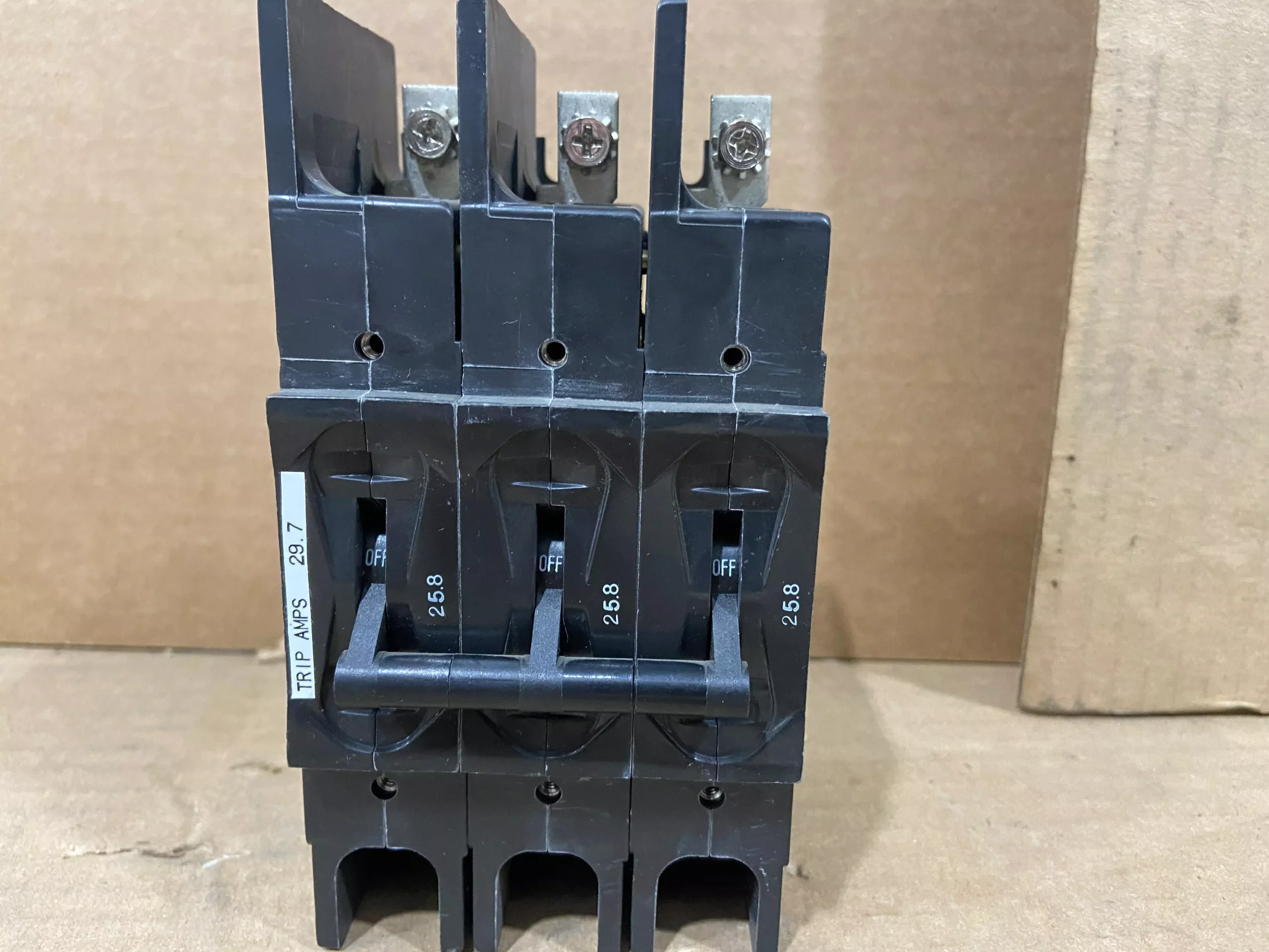 3 Pole 258 A 219 Multi-Pole Series Hyd Mag Cir Brkr Protect/For Man Mtr Ctrl App 480/50-60/1 Or 3