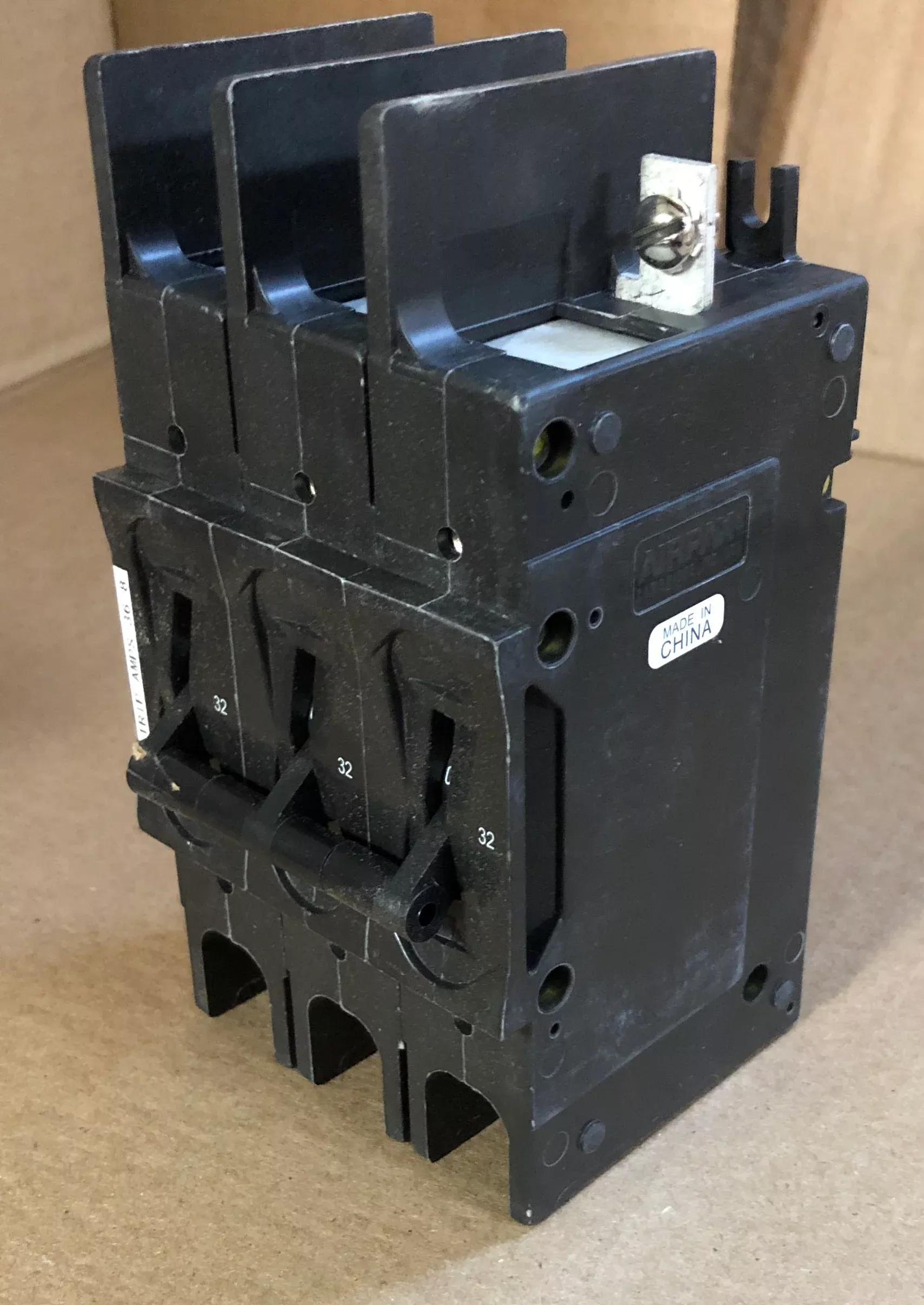 3 Pole 32 A 219 Multi-Pole Series Hyd Mag Cir Brkr Protector/For Manual Controller Applications