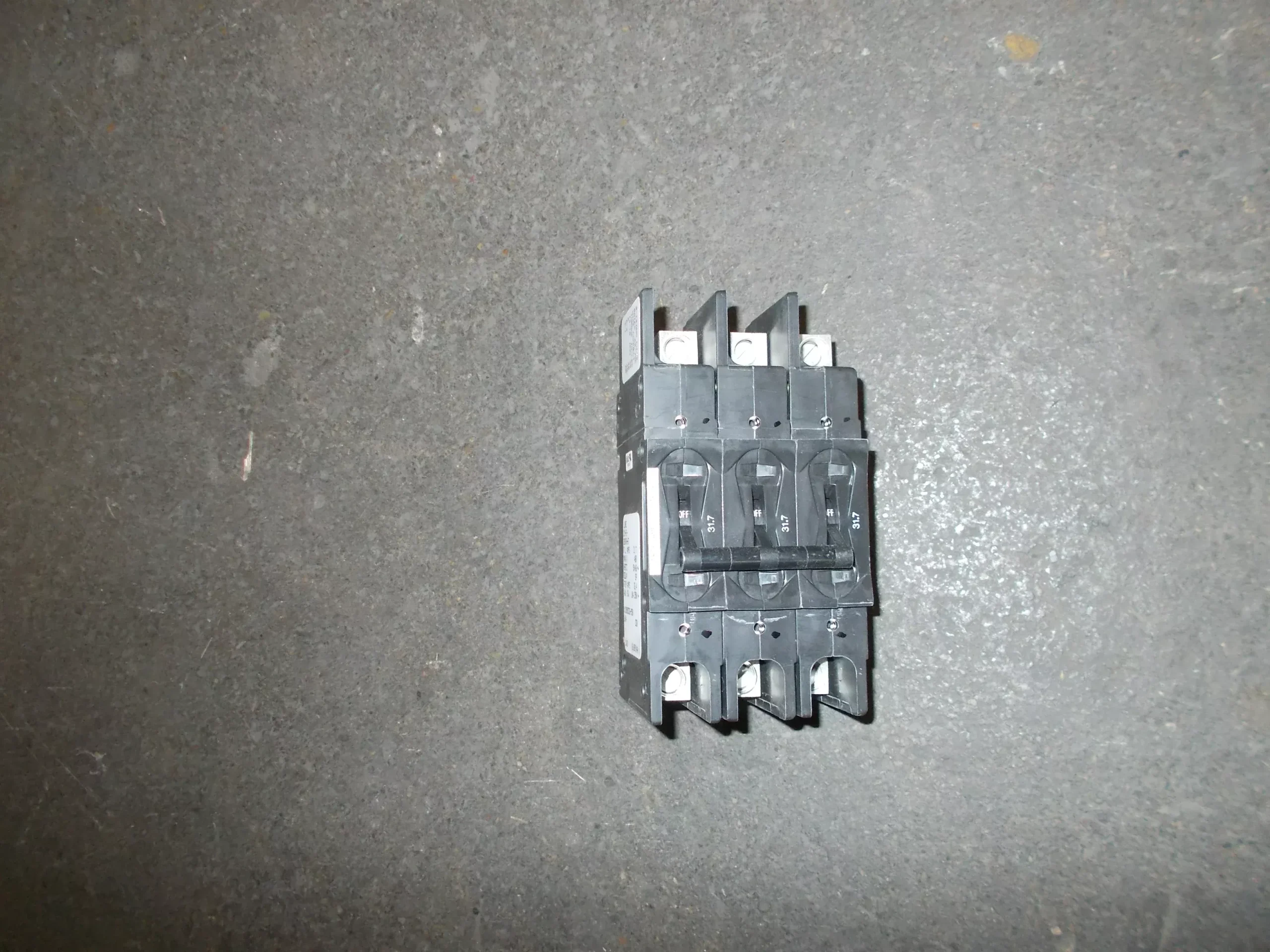 3 Pole 40 A 219 Multi-Pole Series Hyd Mag Cir Brkr Protect/For Man Mtr Ctrl App 480/50-60/1 Or 3