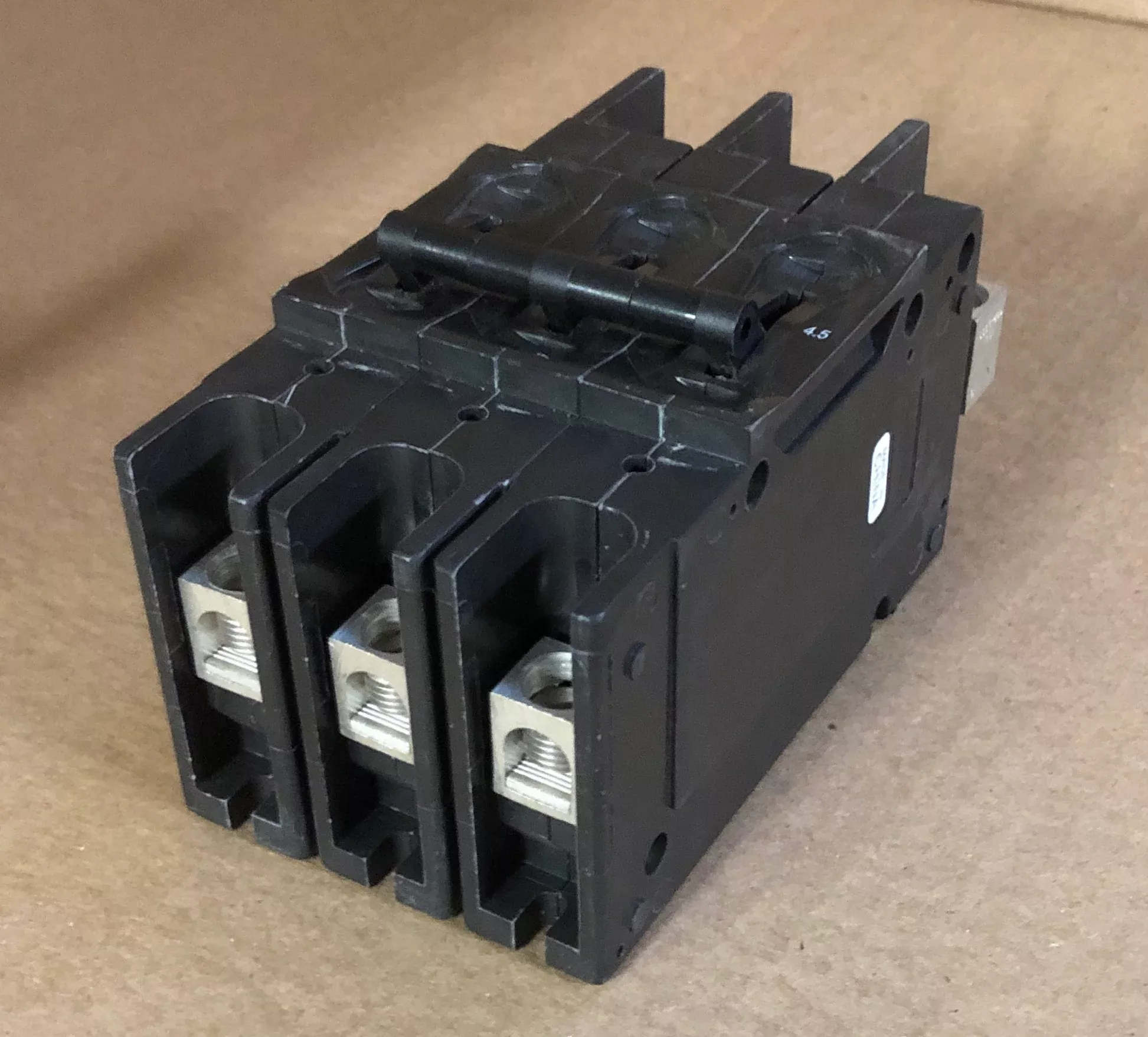 3 Pole 45 A 219 Multi-Pole Series Hyd Mag Cir Brkr Protector/For Manual Controller Applications
