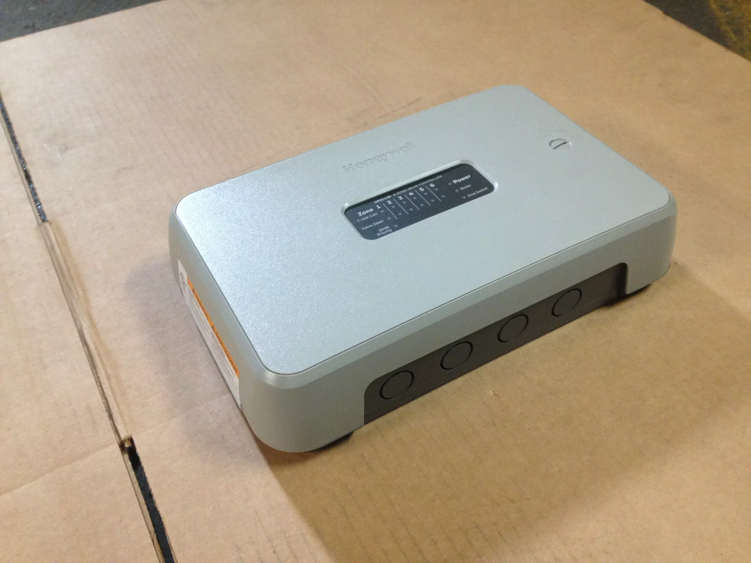 "HYDRONIC PRO" 6-ZONE VALVE CONTROLLER, 120 V/60 Hz